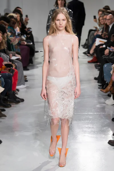 Look 25